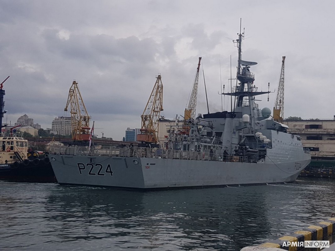 Корабель Королівського флоту Британії увійшов до порту Одеси: фото судна