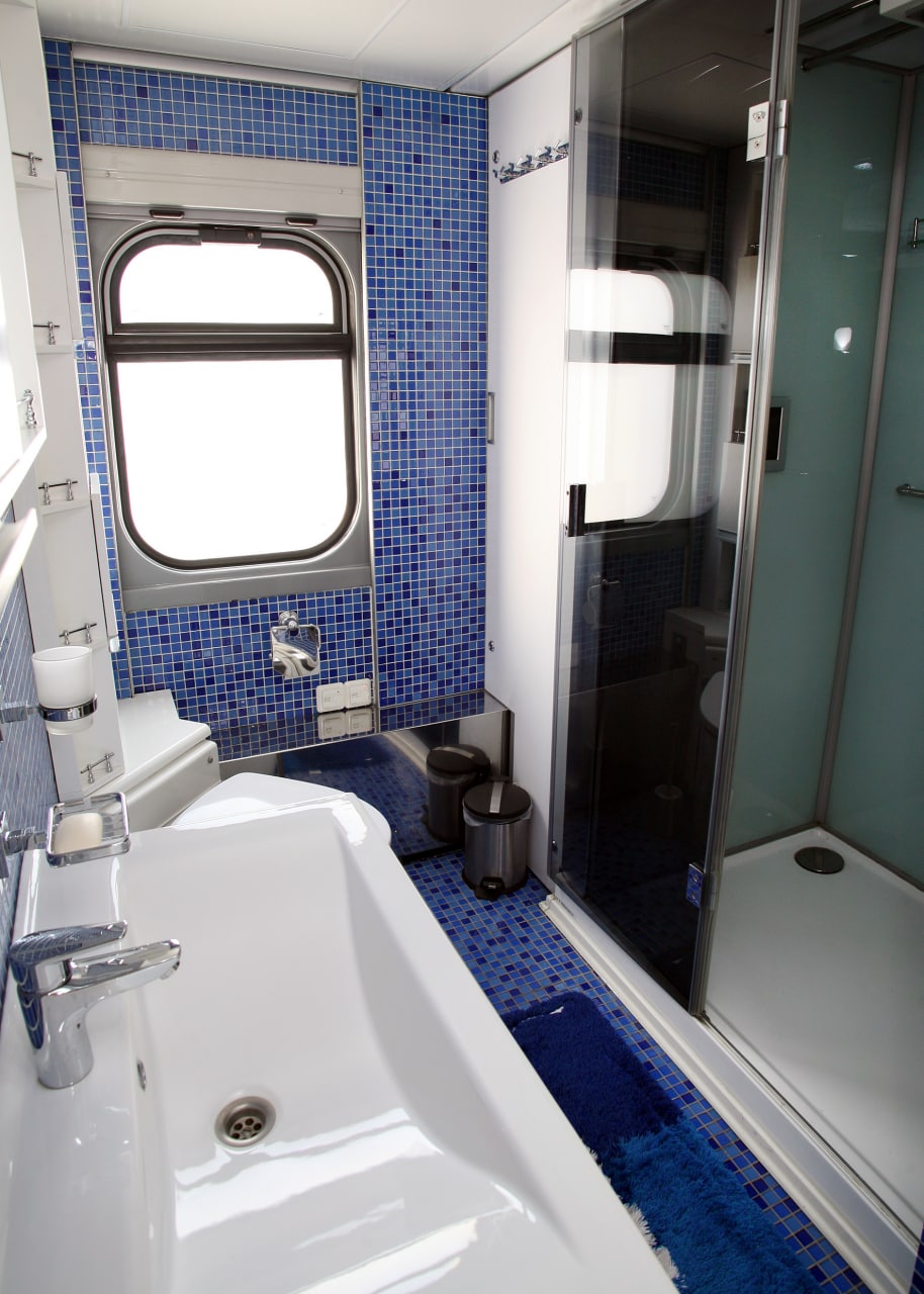 Кухня, спальня і душ: фото найрозкішніших вагонів Укрзалізниці