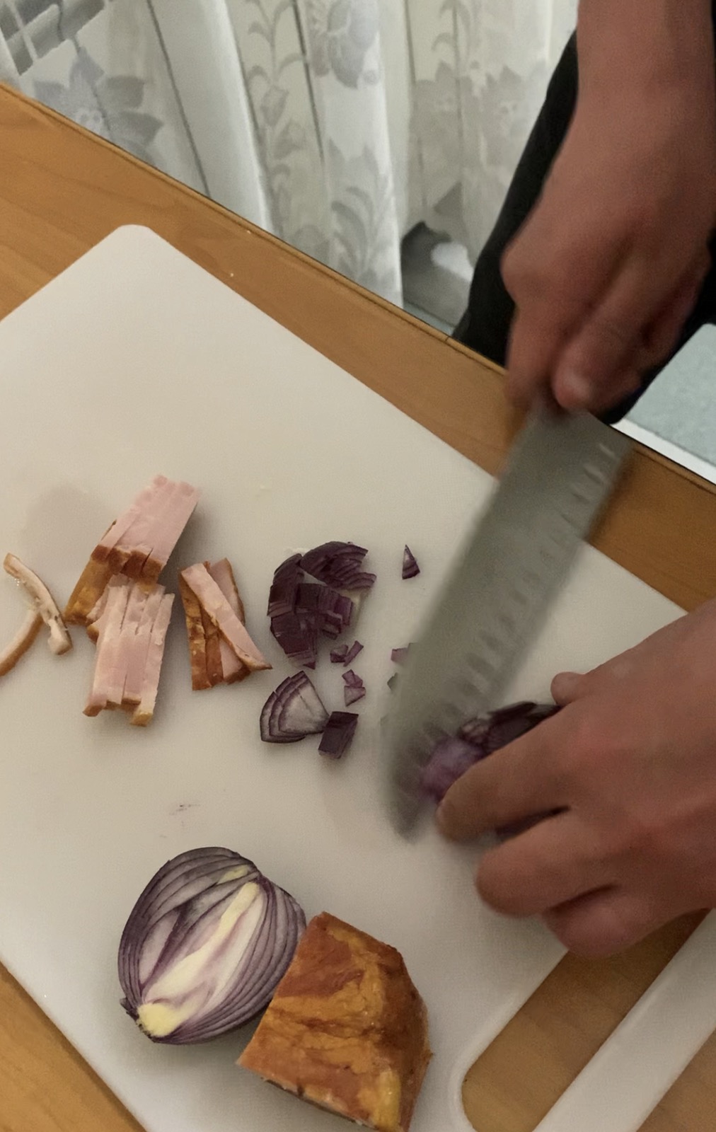 Шеф-повар рассказал, как легко приготовить ресторанную пасту &quot;Карбонара&quot; дома