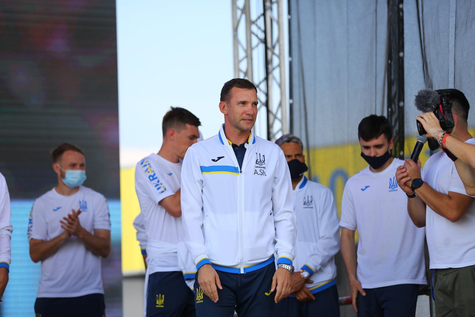 Сборная Украины вернулась домой: яркие фото и видео из &quot;Борисполя&quot;