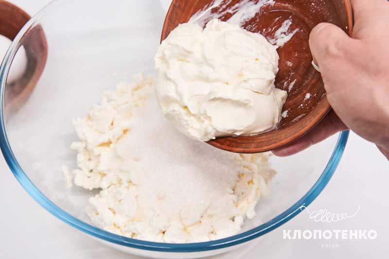 Клопотенко дал рецепт нежнейшей творожной запеканки с бананом: она сведет вас с ума!