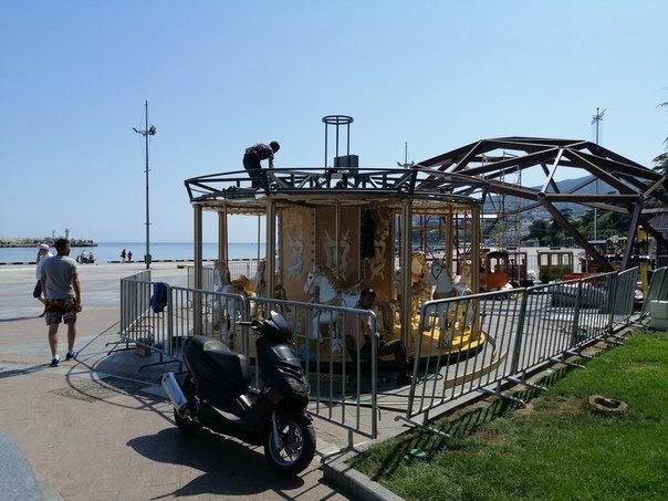 Пляжи пустые, а цены взлетели: появились фото проваленного "сезона" в Крыму