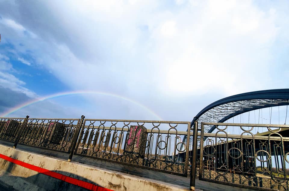 Над небом Києва розкинулася чарівна веселка-міст: &quot;весняна природа незабутня!&quot; (Фото)
