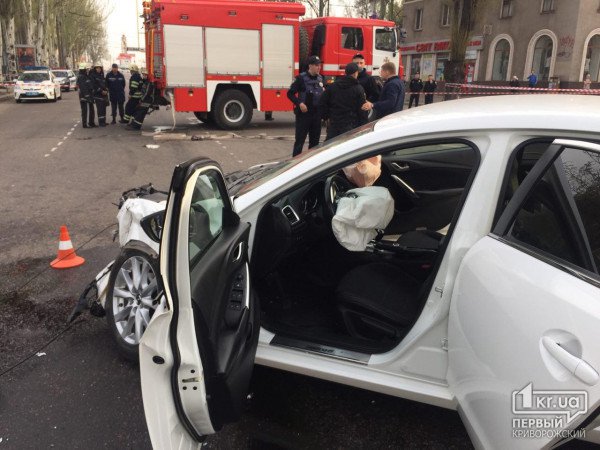 В Кривом Роге маршрутка столкнулась с автобусом, есть жертвы