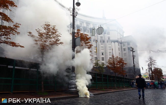 Под Радой продолжается митинг владельцев автомобилей на еврономерах (трансляция)