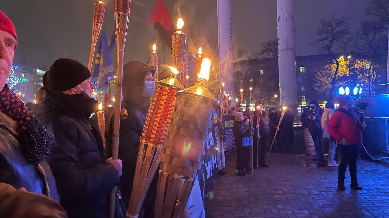 В городах Украины ярко и необычно отметили день рождения Бандеры: как это было