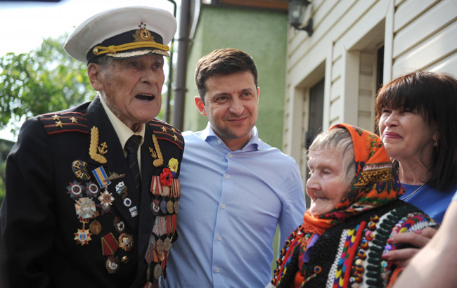 Зеленский в День памяти и примирения растрогал сеть (фото)
