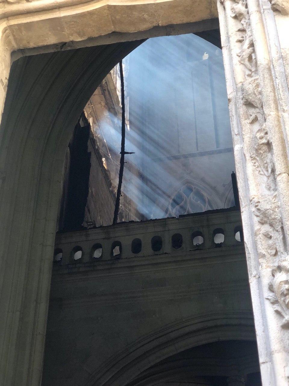 Як виглядає Нантський собор після пожежі: з'явилися фото зсередини