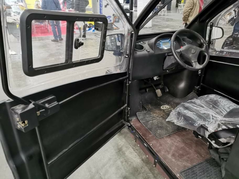 В Киеве показали электромобили украинского производства (фото)