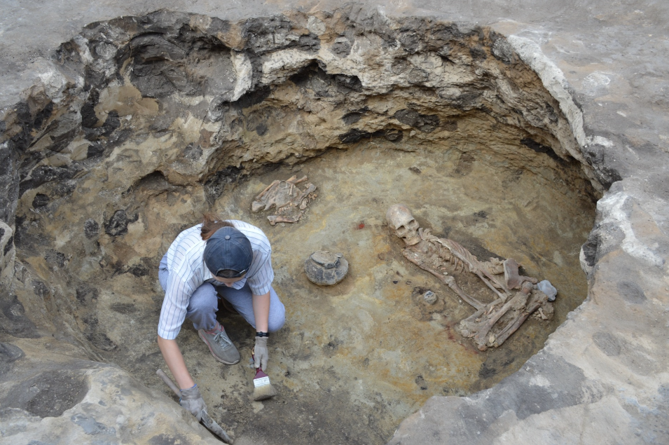 Археологи знайшли поховання прибульців під Луганськом?