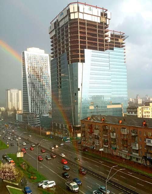 Над небом Києва розкинулася чарівна веселка-міст: &quot;весняна природа незабутня!&quot; (Фото)