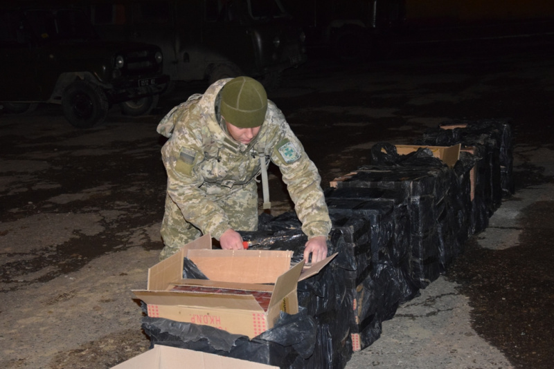 На кордоні затримано майже 9 тисяч пачок контрабандних сигарет