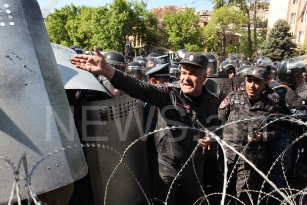 Поліція застосувала спецзасоби проти протестувальників в Єревані