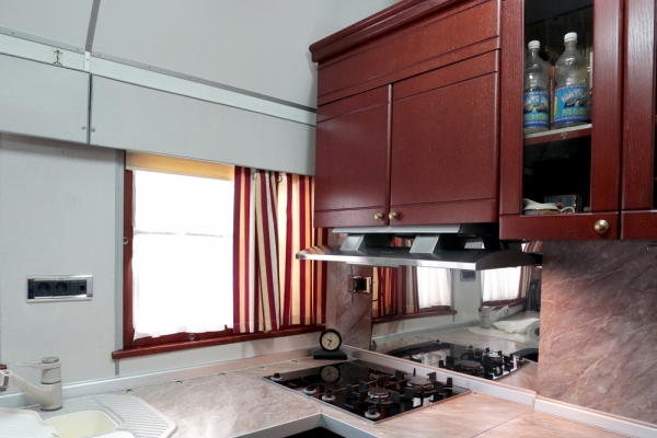 Кухня, кабінет і навіть душ: скільки коштує проїхатися у VIP-вагоні від Укрзалізниці