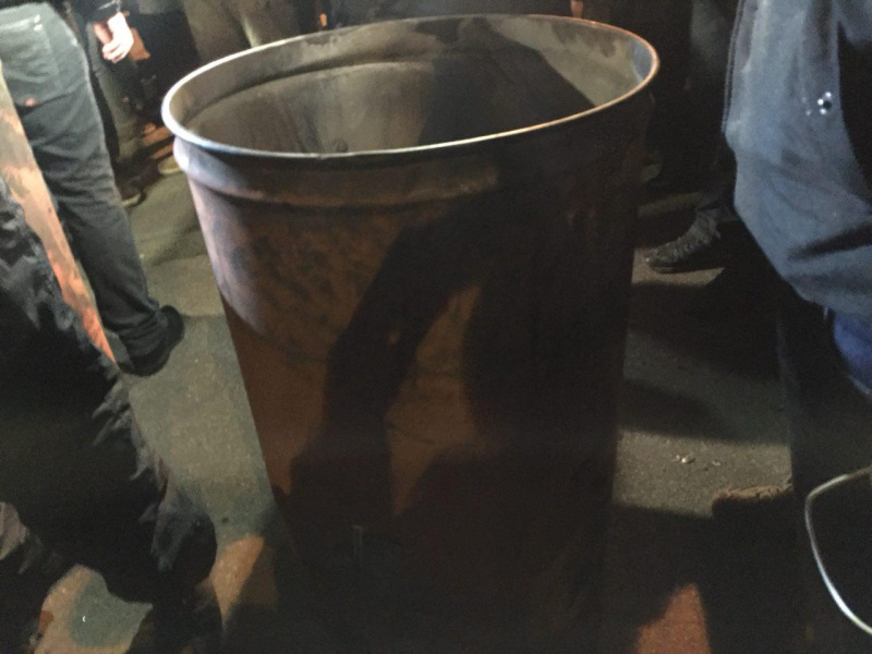 Прихильники Саакашвілі принесли бочки і шини під будівлю СБУ