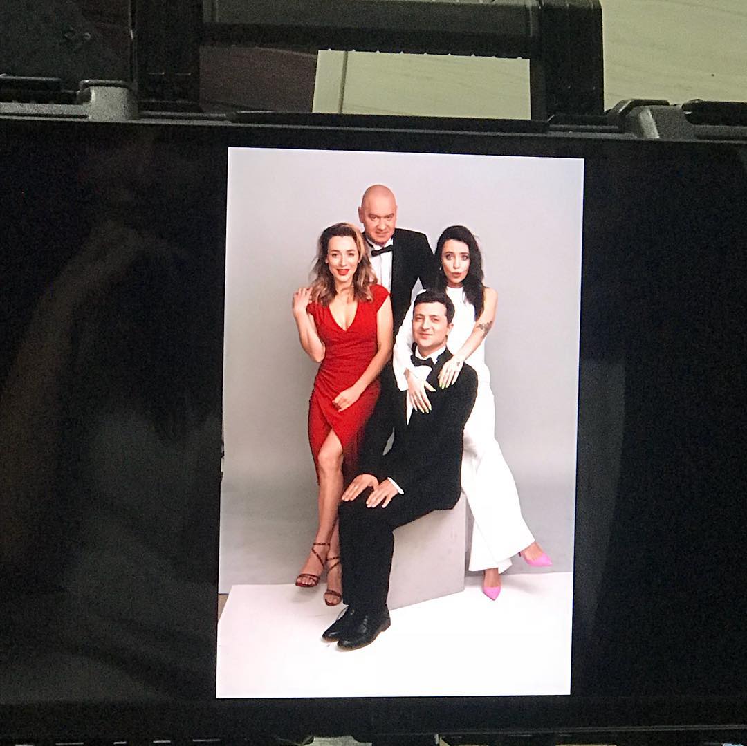 Зеленский показал нежные "семейные" фото со съемок комедии "Я, ты, он, она"