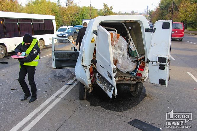 У Кривому Розі зіткнулися п'ять авто: дев'ять потерпілих