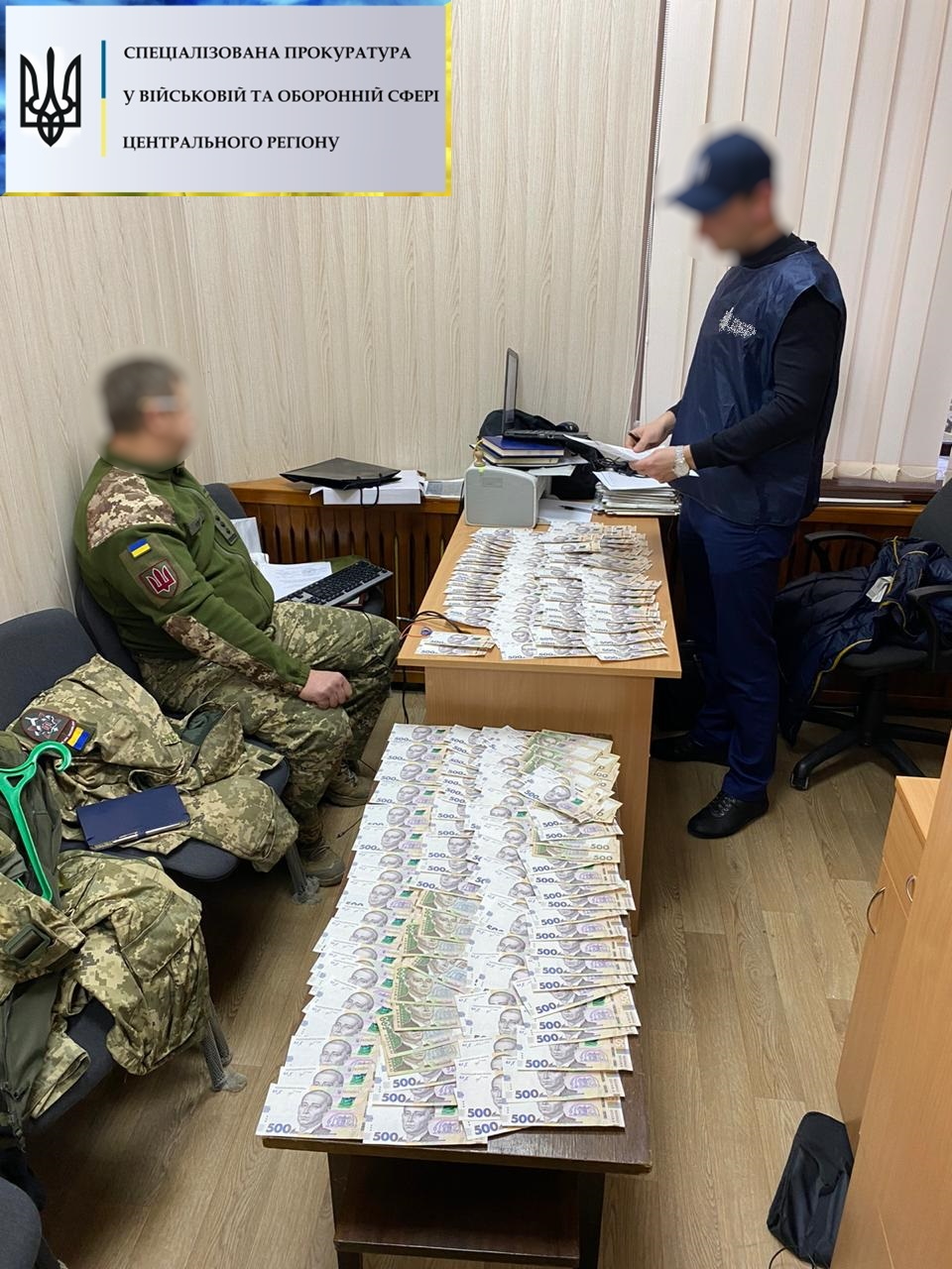 Чиновника Минобороны задержали на взятке 400 тысяч гривен