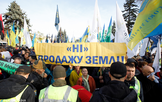 Спустилися на землю: як &quot;Слуга народу&quot; Зеленського шукає голоси за земельну реформу
