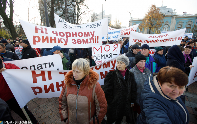 Спустилися на землю: як &quot;Слуга народу&quot; Зеленського шукає голоси за земельну реформу