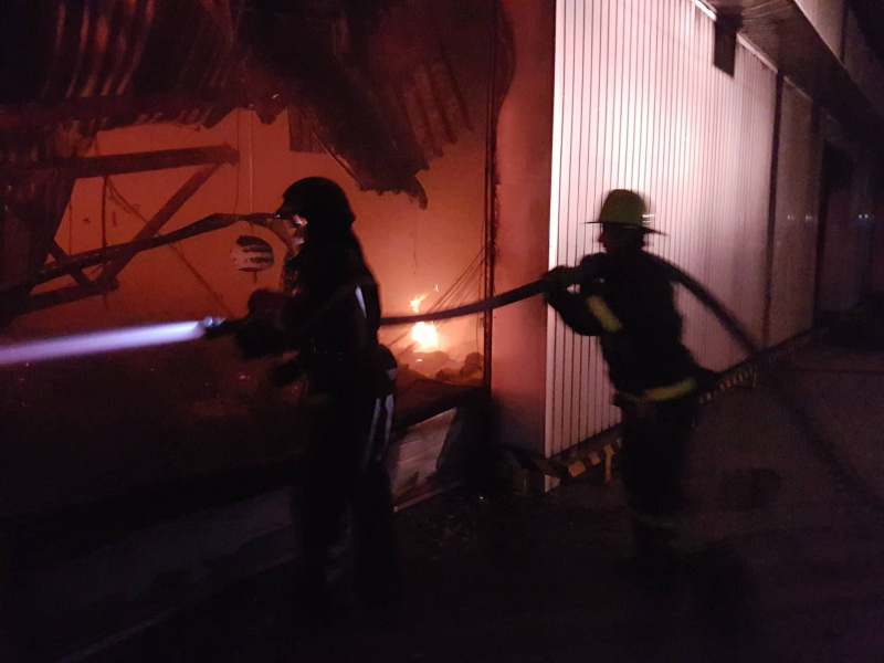 В Мукачево загорелось складское здание Новой Почты