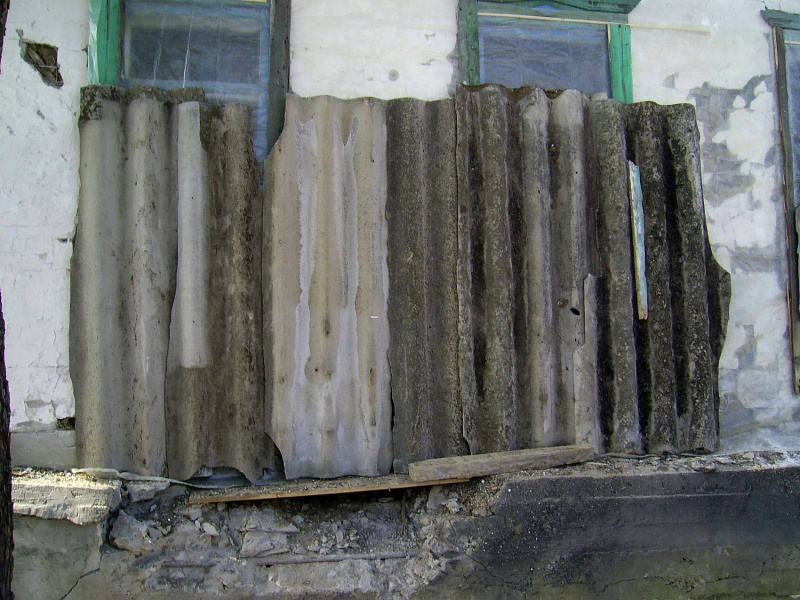 У Луганській області снаряд бойовиків потрапив у житловий будинок