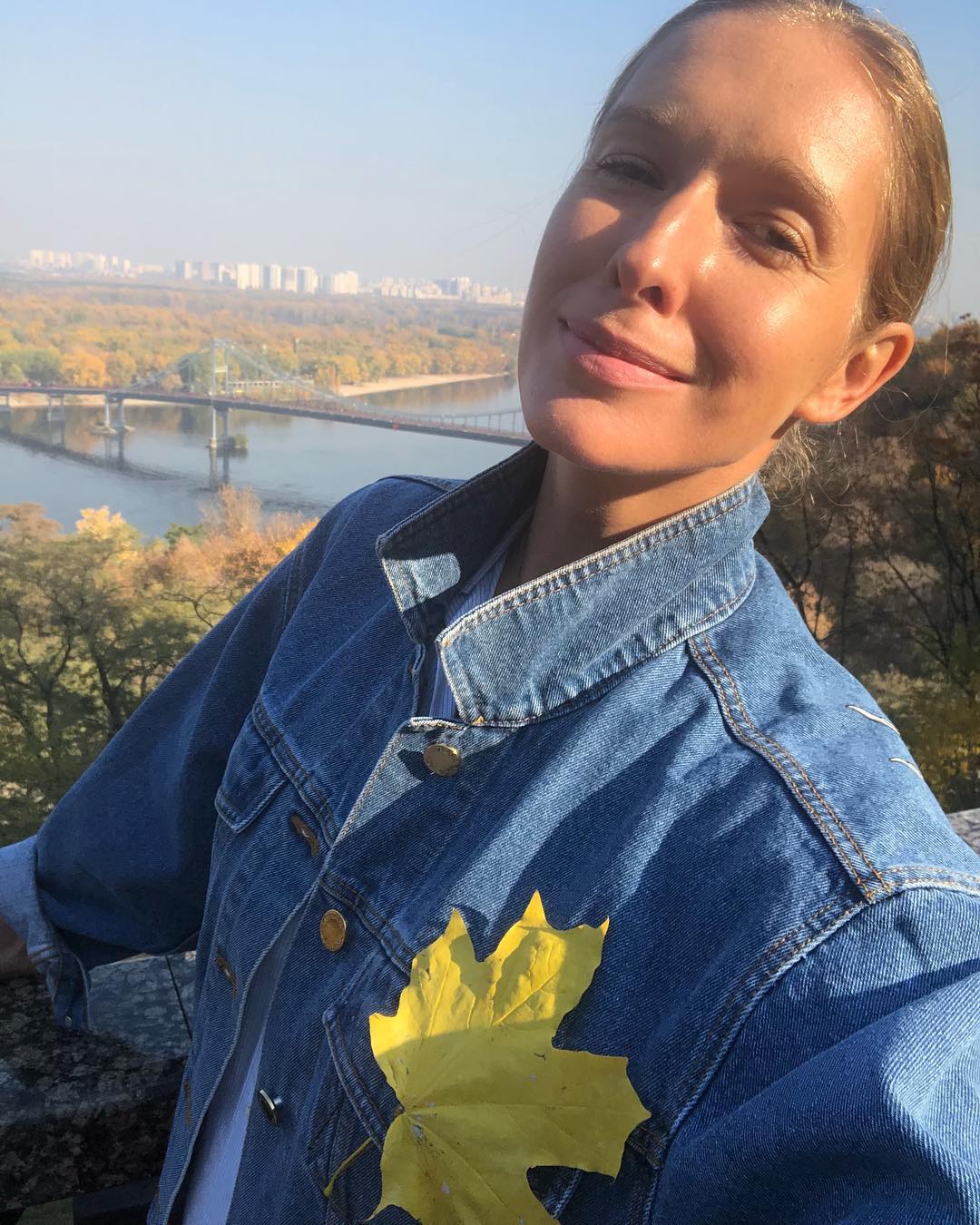 &quot;Красивая даже без тонны косметики&quot;: Осадчая прогулялась по Киеву без макияжа