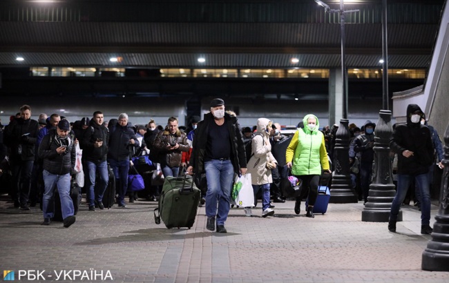 НС на вокзалі в Києві: в поїзді заблоковані десятки людей