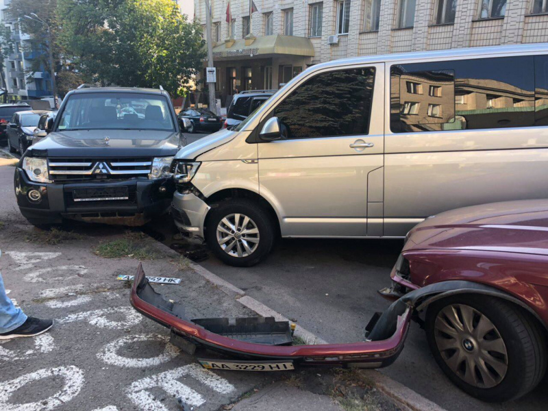 Прослушка Холодницкого: под зданием САП произошла стычка с полицией и спецназом НАБУ (видео)