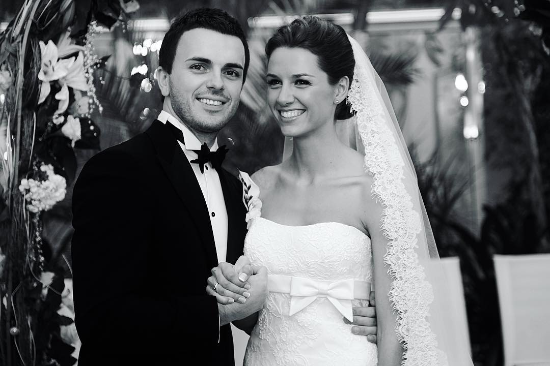 Ведущий "Холостяка" станет многодетным папой: фото счастливого семейства