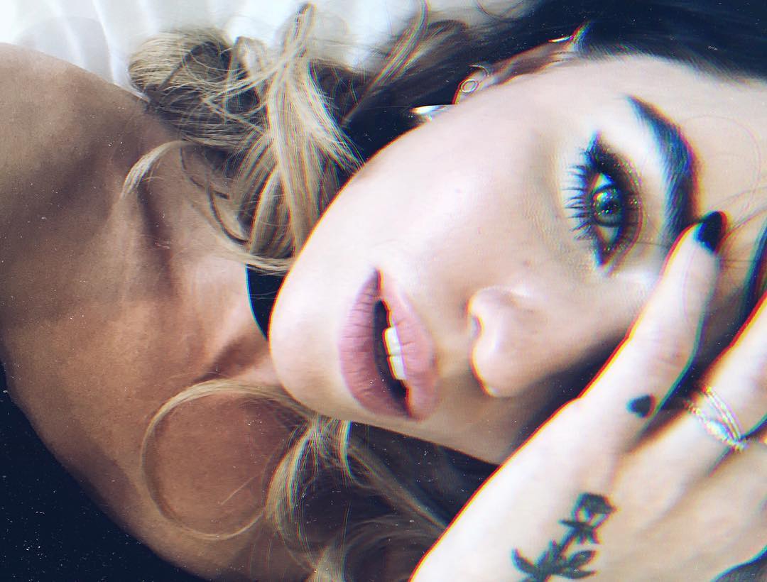 "Кайф": звезда группы "Время и Стекло" поразила поклонников яркими фото