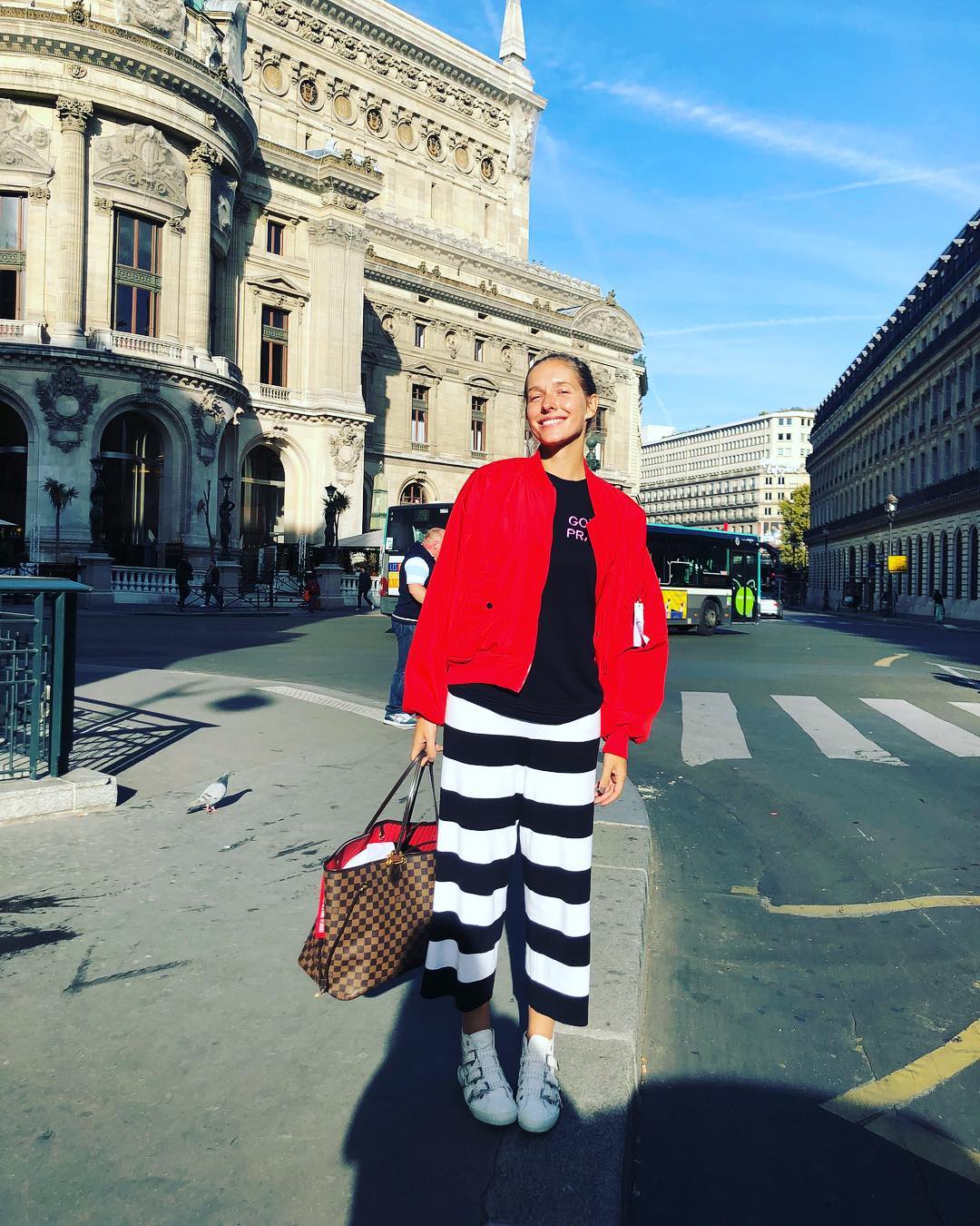 &quot;Здесь у меня украли первый телефон&quot;: Осадчая рассказала неожиданные факты о детстве в Париже