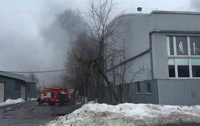 У Києві горіло складське приміщення