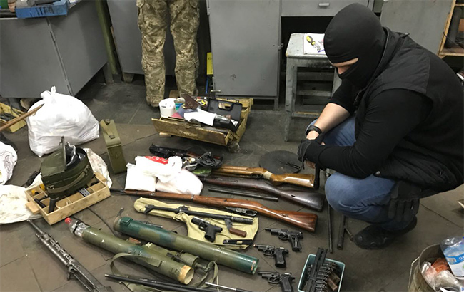 В Киеве задержали членов ОПГ за изготовление и сбыт оружия