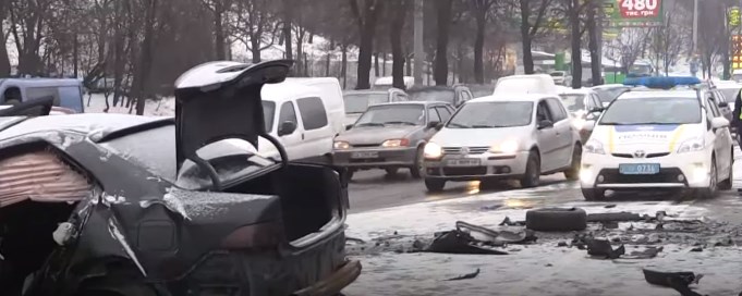 У Києві в ДТП загинув співробітник поліції, четверо постраждалих госпіталізовані