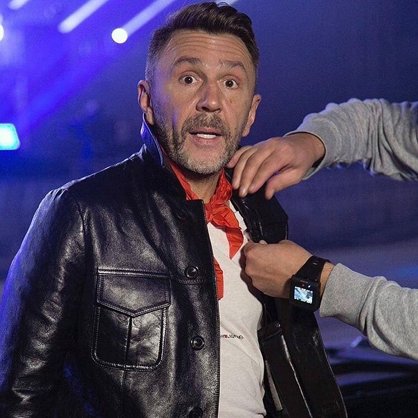 "Где проголосовать?": россияне хотят назвать аэропорт в честь Сергея Шнурова