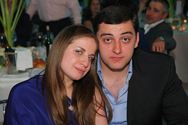 Дочка-художниця, син-баскетболіст і скритна дружина: цікаві факти про родину Коломойського