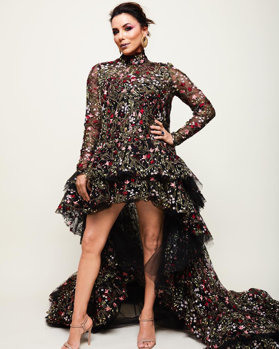 44-річна Єва Лонгорія захопила досконалою фігурою у відвертій сукні