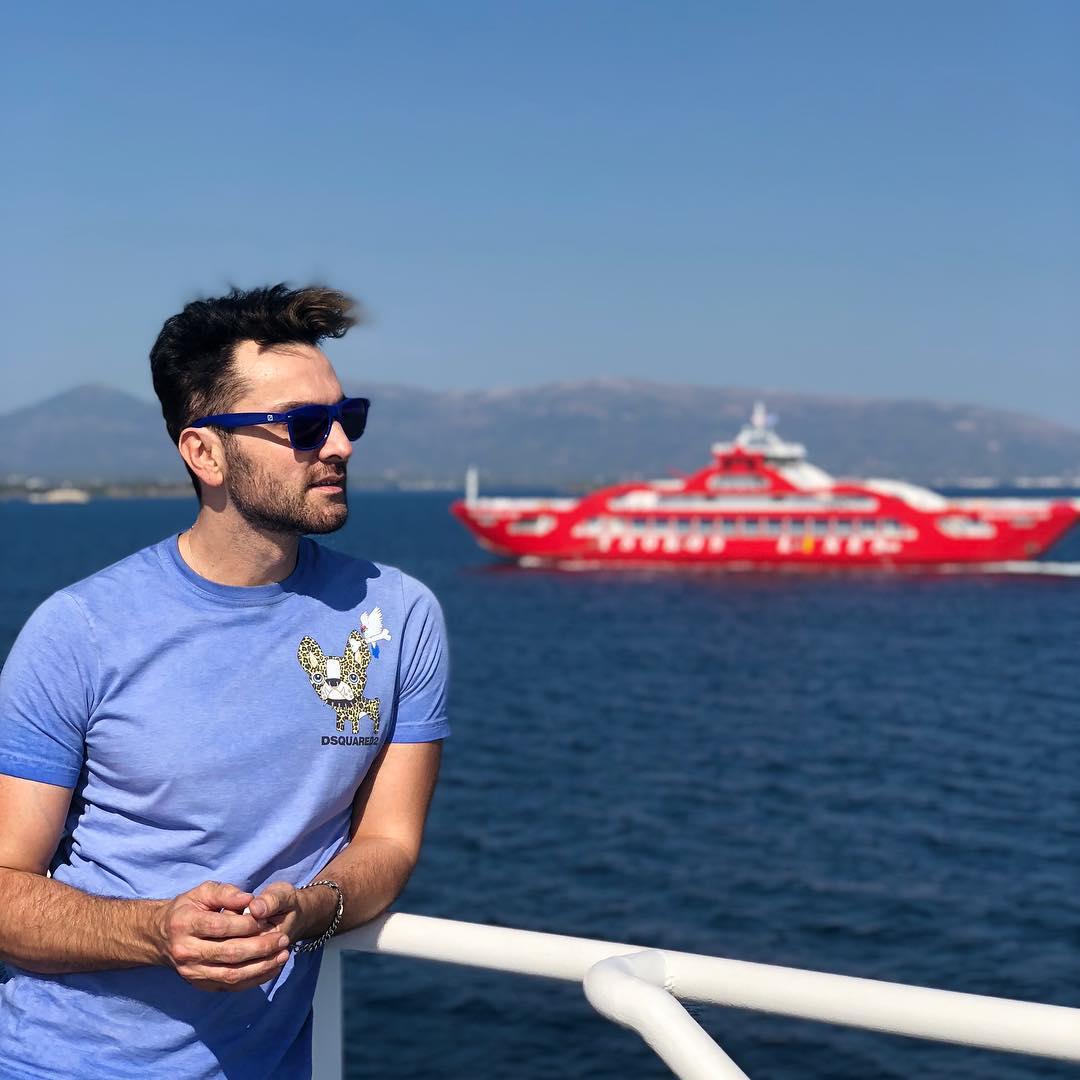 &quot;Тысячи людей слушают&quot;: греческий певец высказался о популярности украинской музыки в России