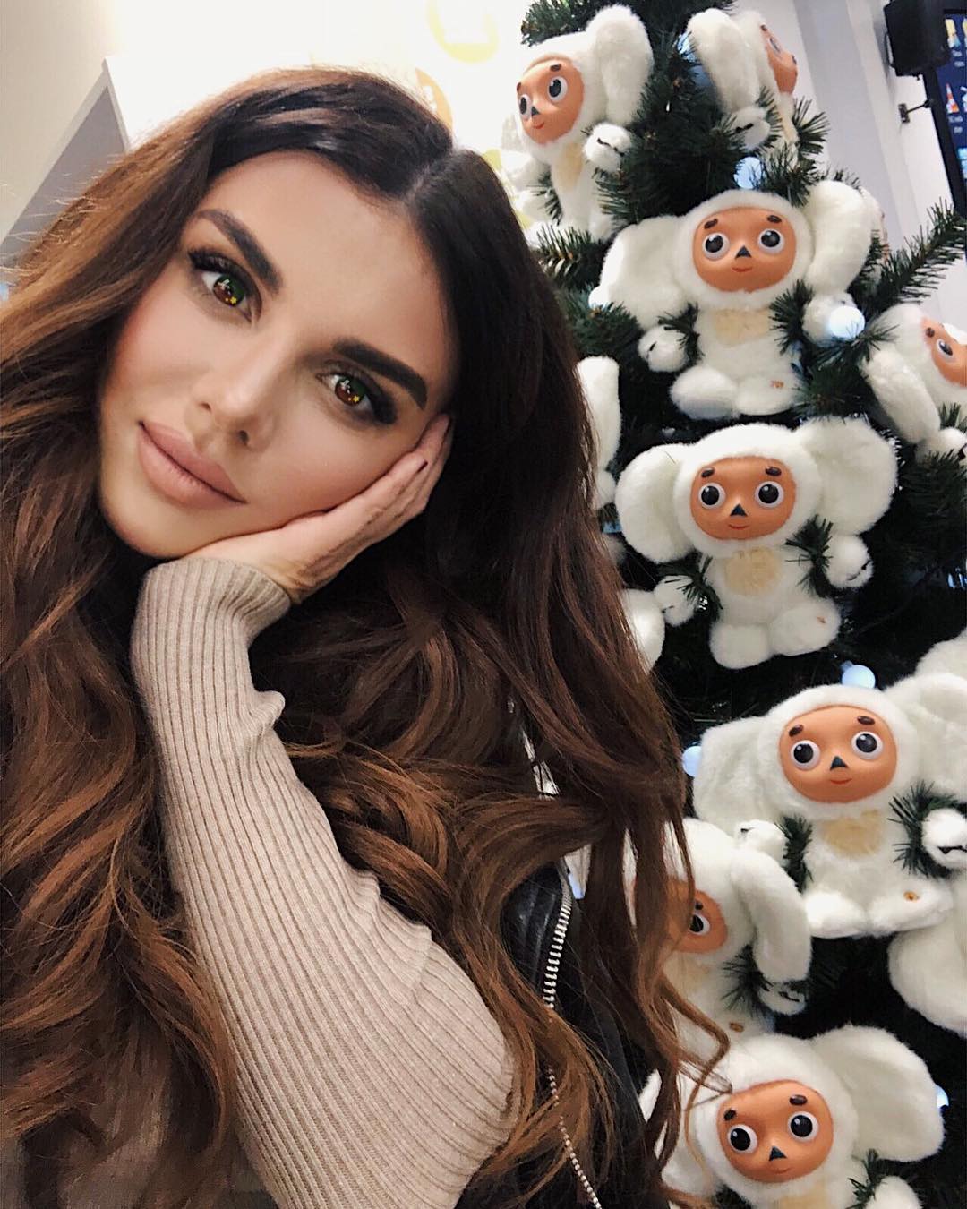 "Год Чебурашки": Седокова покорила сеть оригинальным новогодним фото