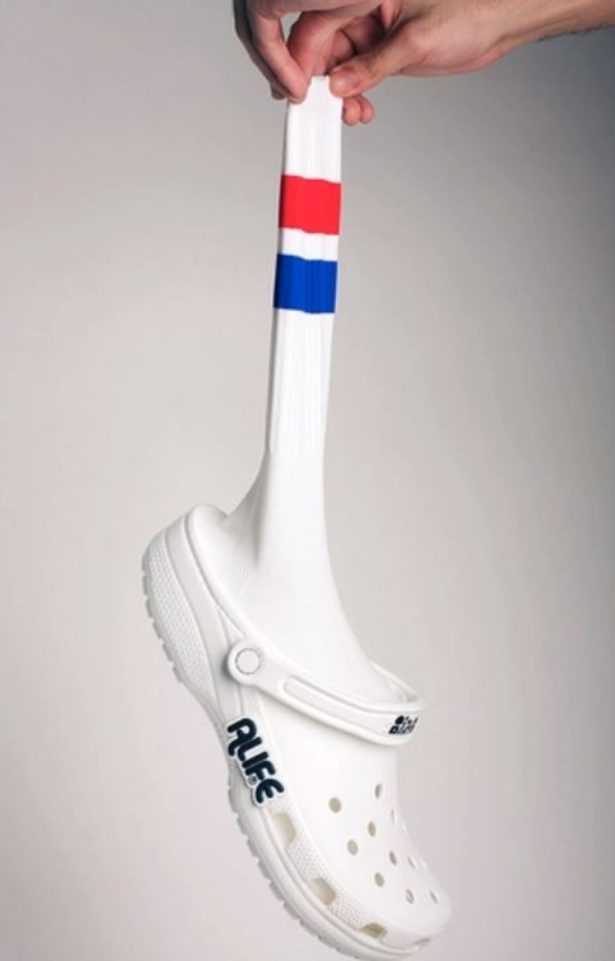 Трусики-джинсы и ресницы в носу: топ-10 странных и нелепых модных трендов 2019 года