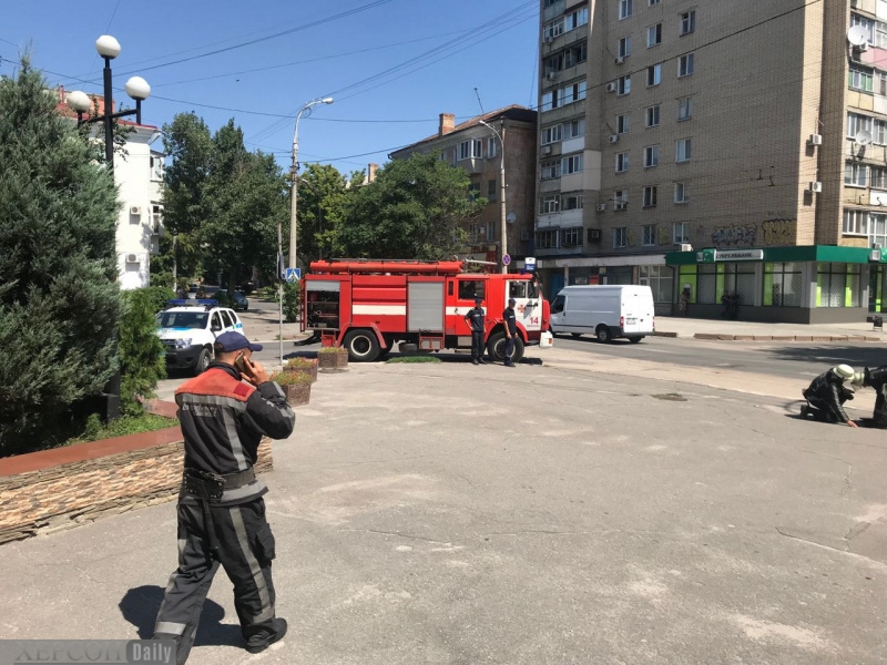 В здании Херсонской прокуратуры активисты подожгли петарды