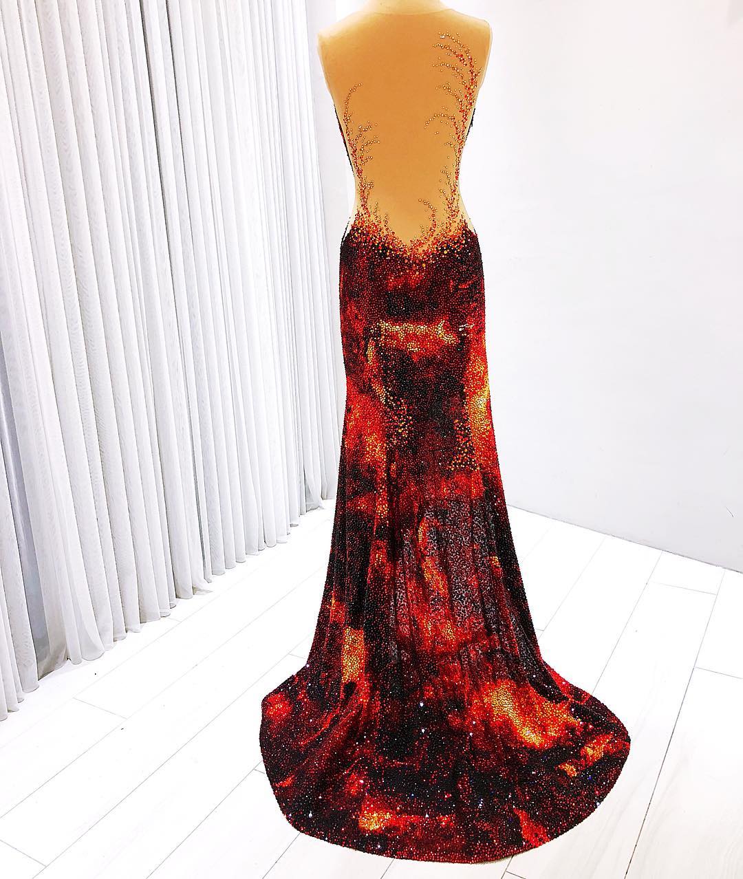 &quot;Огненное совершенство&quot;: дизайнер рассказал, как создавал платье Мисс Вселенной (фото)