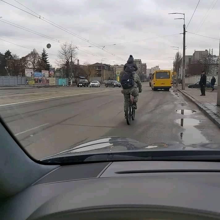 В Киеве мужчина шокировал поступком с ребенком: отец года