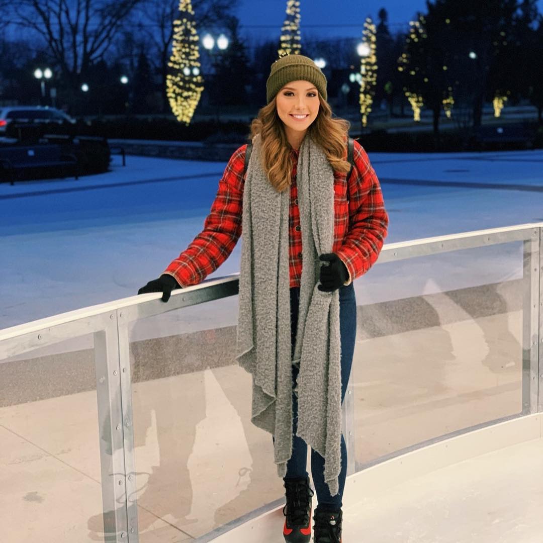 Дочь Эминема "засветила" идеальные формы в бикини