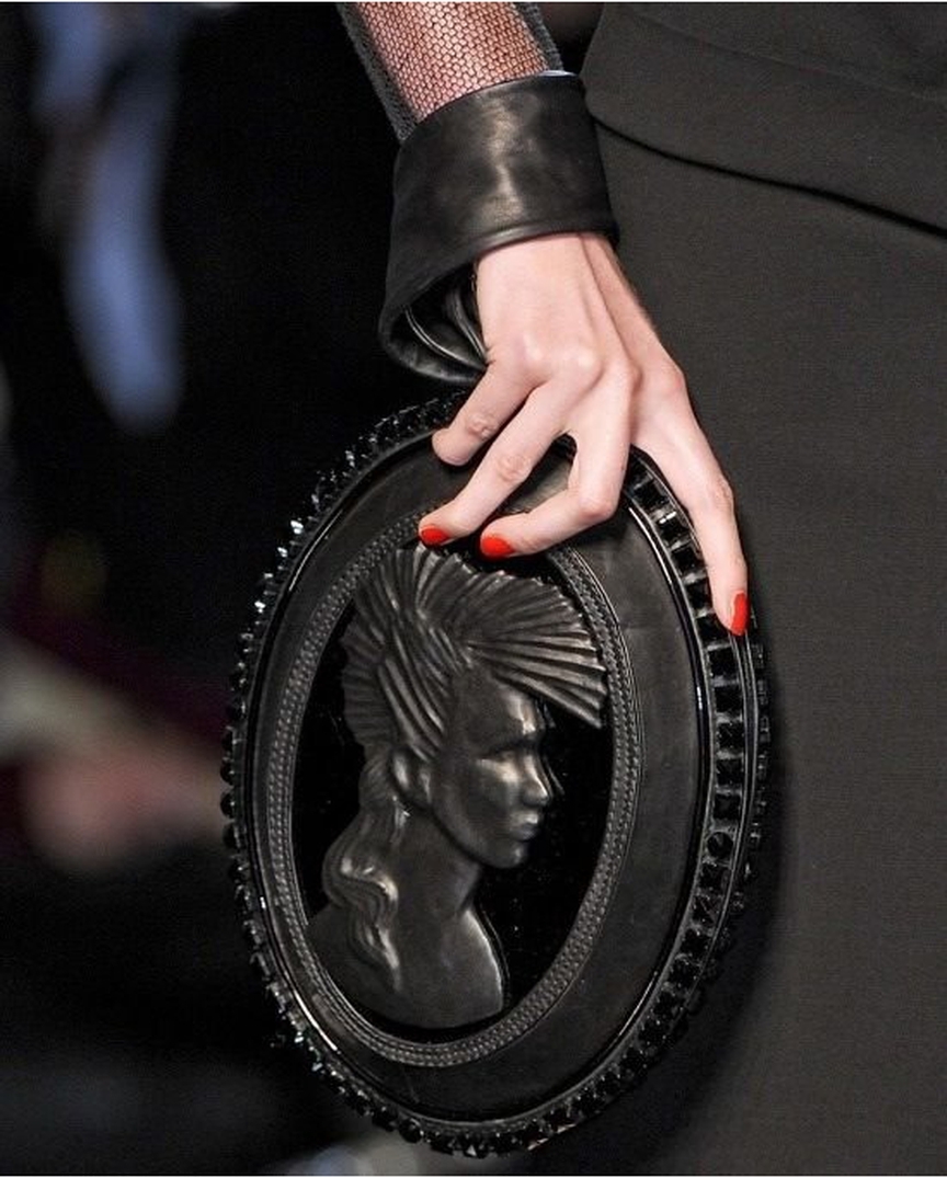 Божевільні сумки: топ-5 аксесуарів з дивним дизайном