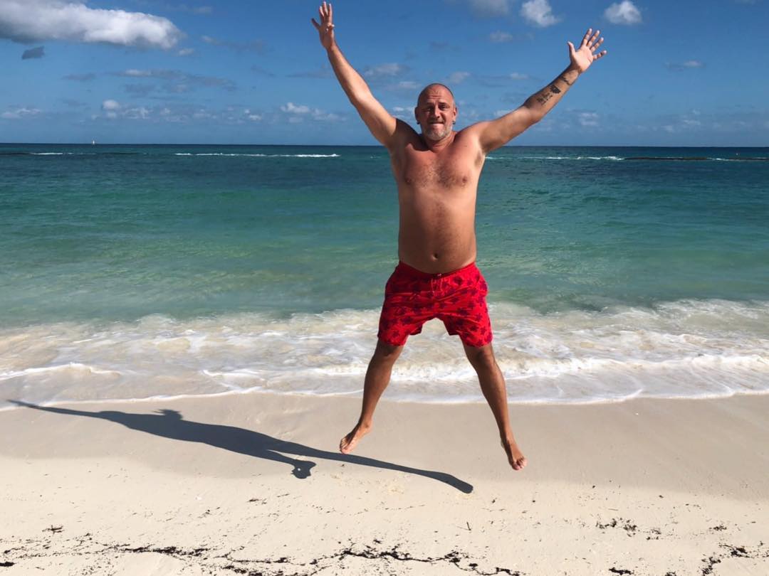 &quot;Жити в кайф!&quot;: засмаглий Потап розсмішив мережу забавним фото