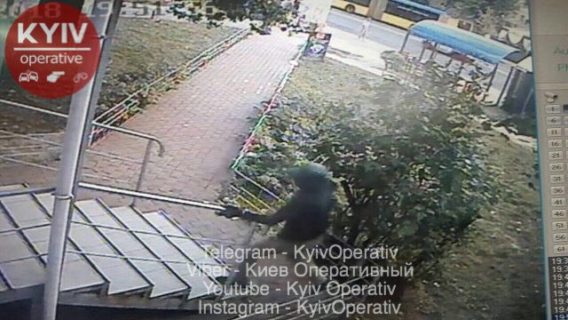 Пограбування в Києві: з'явились фото нападу зсередини