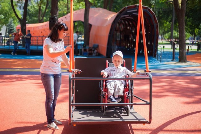 Марина Порошенко відкрила у Дніпрі перший в Україні інклюзивний парк, побудований ОДА