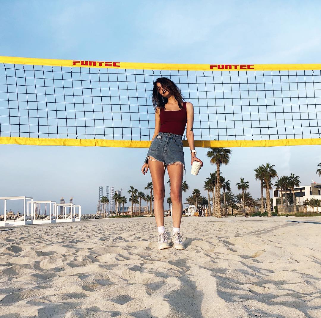 "Вообще не скучаю": Дорофеева в коротких шортах рассказала о своих предпочтениях